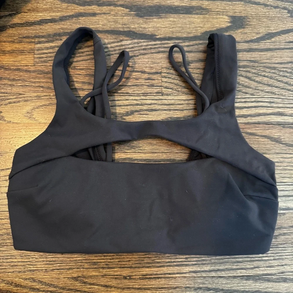 Lululemon Everlux Front Cut-Out Train Bra size 6